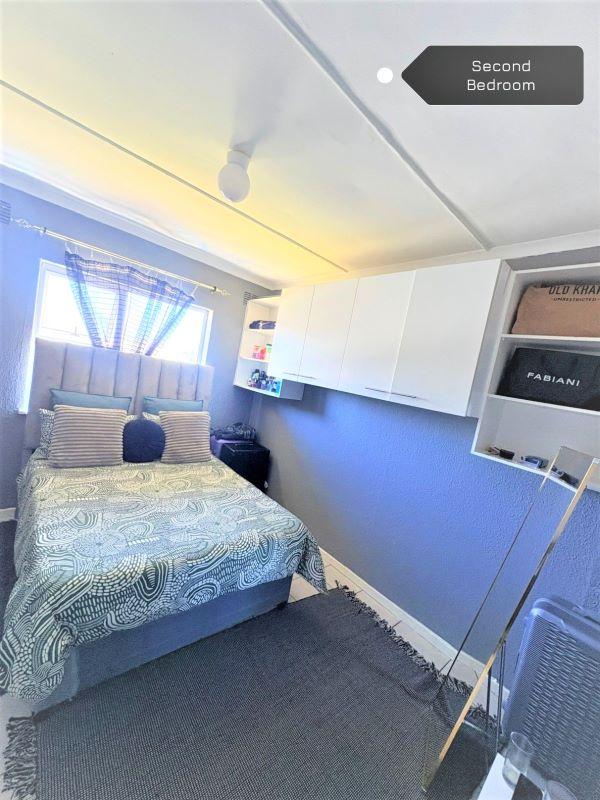 2 Bedroom Property for Sale in Grassy Park Western Cape